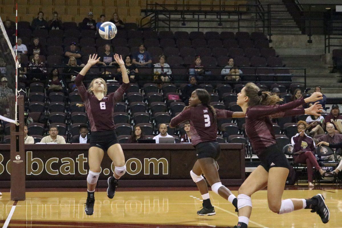 Brooke Johnson, freshman setter, sets the ball for her teammates on Sept. 9 during the game against UMass Lowell at Strahan Coliseum.Photo by Victor Rodriguez | Staff Photographer