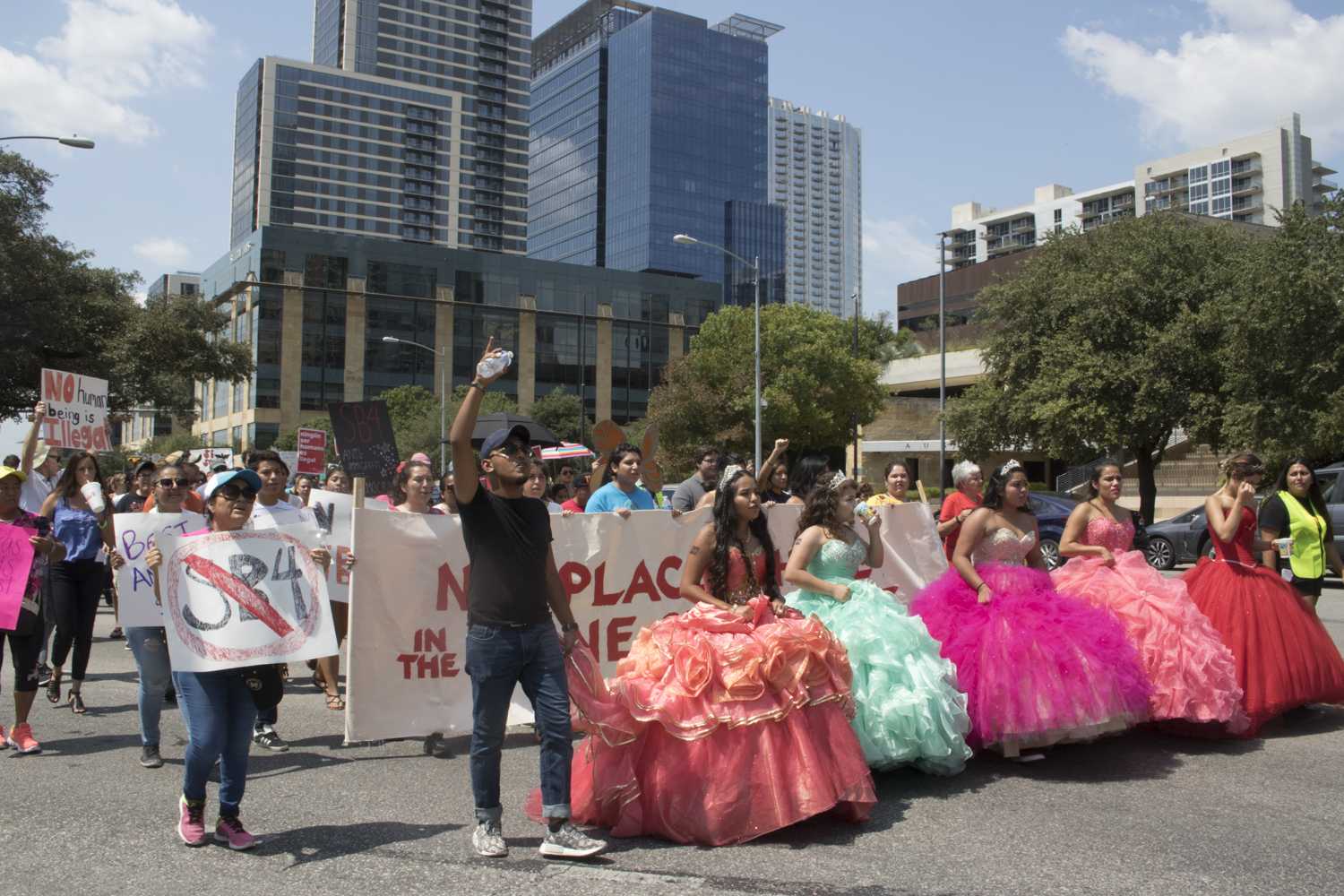 Protesters+gather+in+Austin+to+defend+DACA