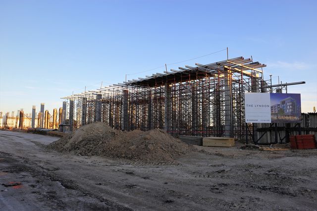The Lyndon apartment complex is under construction, estimated to be done in 2019.
Photo by Tyler Jackson | Staff Photographer.