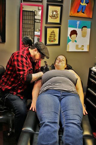 Tattoo artist, Jason, working on a tattoo for Jamie.
Photo by Chelsea Yohn | Staff Photographer