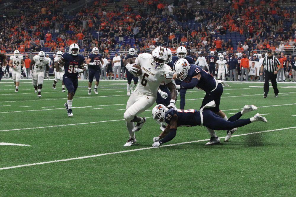 Keenen+Brown+pushes+through+UTSA+defenders%2C+Saturday%2C+Sept.+22%2C+2018%2C+at+the+Alamodome+in+San+Antonio+to+get+into+the+end+zone.