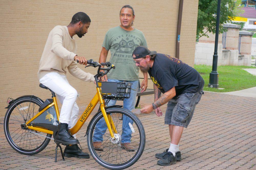 A+Student+uses+a+VeoRide+bike+Sept.+24+on+Texas+State%26%238217%3Bs+campus.+VeoBike+is+a+bike-share+program+that+allows+students+to+rent+Bobcat-branded+bikes+through+a+mobile+app.%0APhoto+By+Cameron+Hubbard%0A