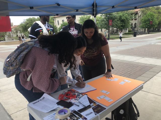 Students sign their commitment to refuse opioids, Wednesday Apr. 3, in the Quad.
Photo courtesy of NOpioids