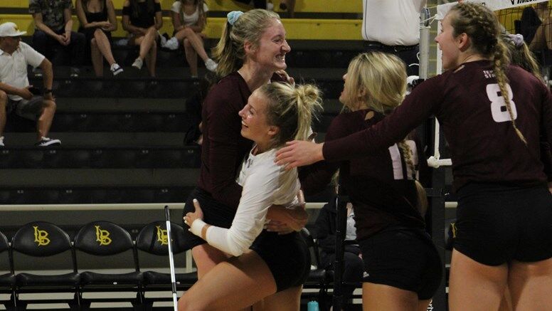 The team celebrates a win against the hosting Long Beach State as the kickoff game for the Long Beach State Mizuno Classic. Photo courtesy of Texas State Athletics.