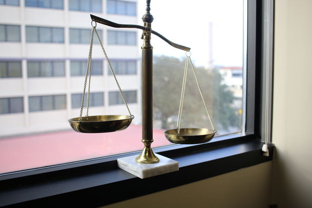 A justice scale in the Attorney for Students office. Photo credit: Chelsea Yohn