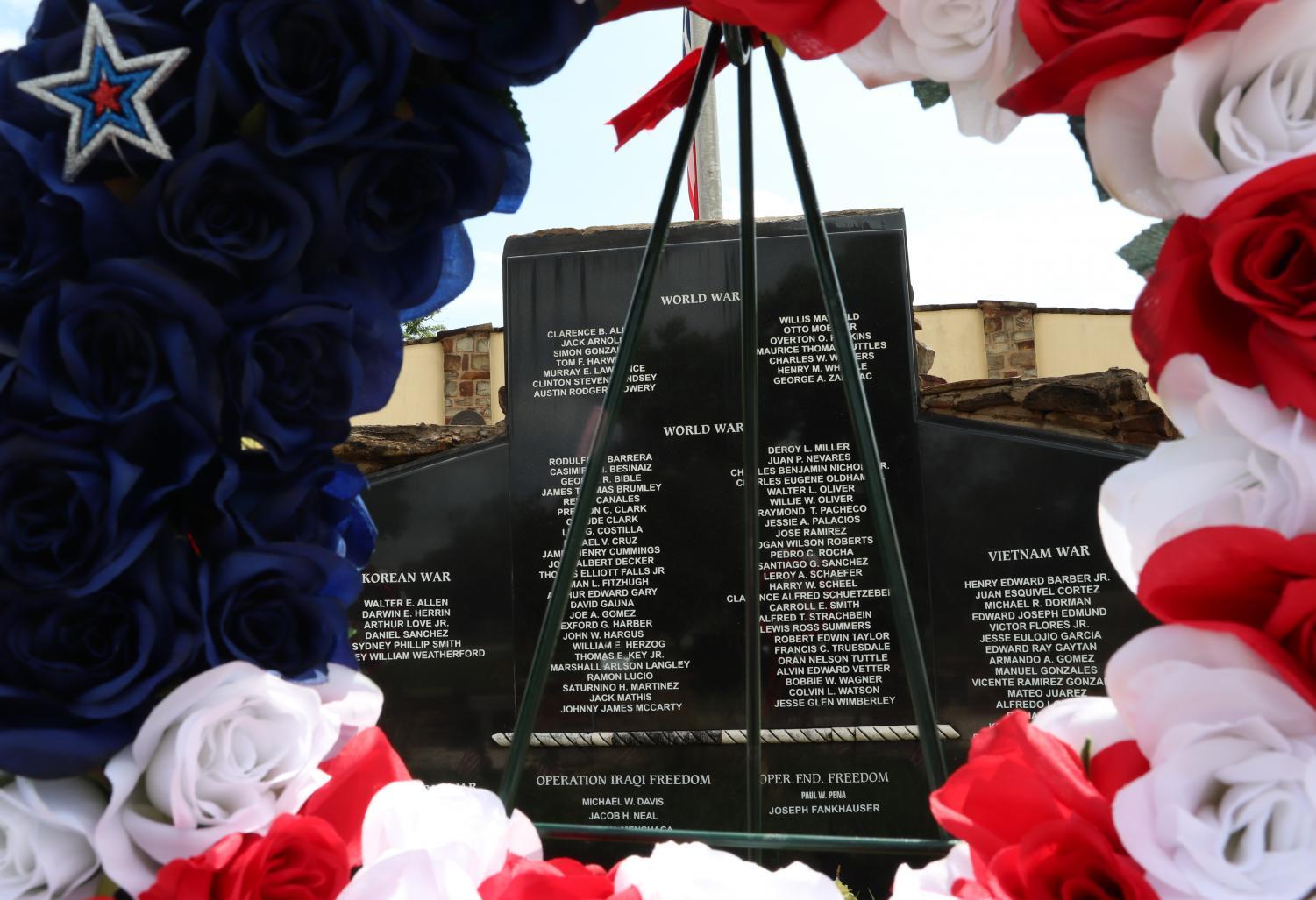 %28Photo+Gallery%29+Hays+County+honors+fallen+soldiers+at+Veterans+Memorial