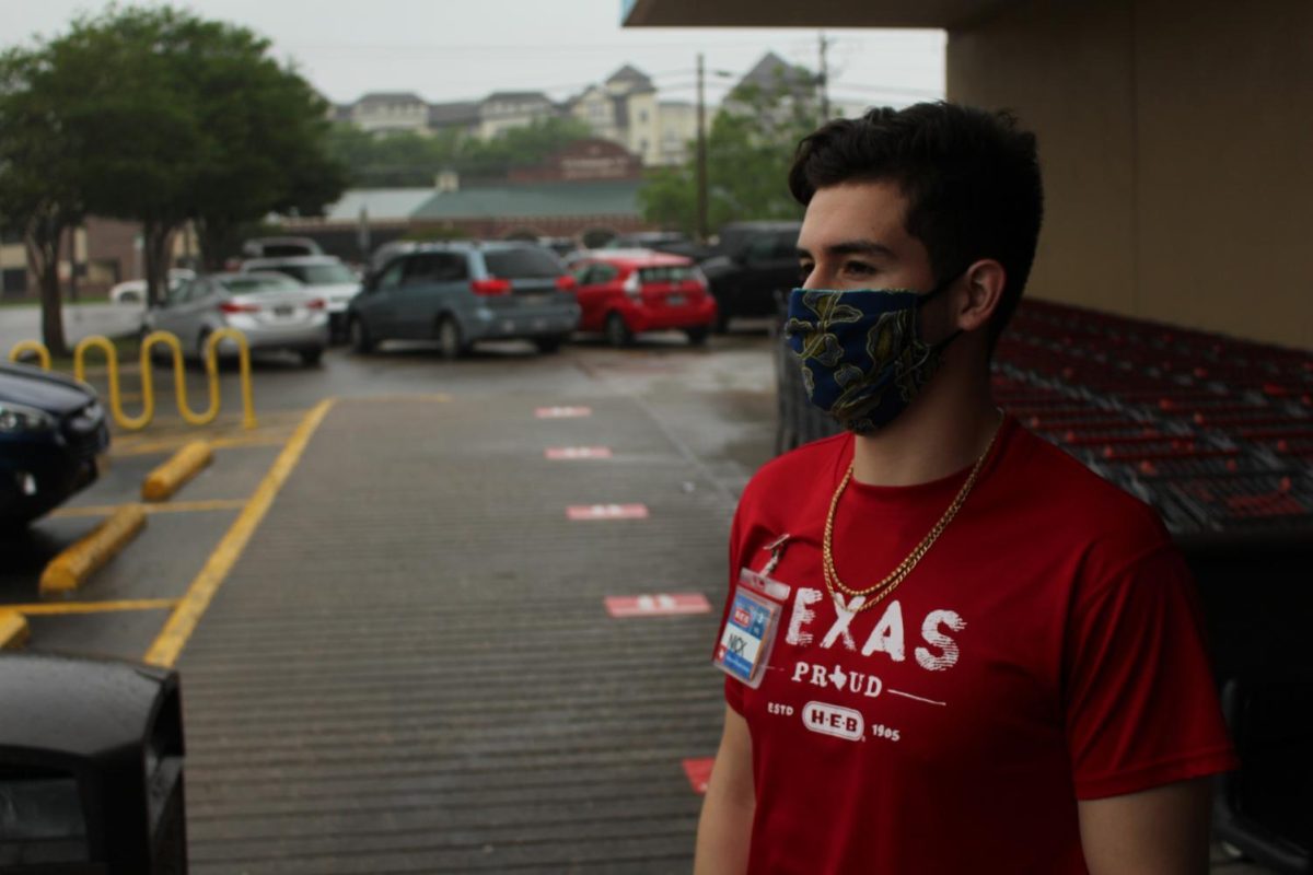 H-E-B+employee+Nick+Salas+wears+a+protective+mask%2C+Wednesday%2C+April+22%2C+2020%2C+while+working+at+H-E-B+in+San+Marcos.+Grocery+store+workers+are+now+required+to+wear+medical+masks.+What+was+once+a+suggestion+is+now+something+that+has+been+mandated+to+slow+the+spread+of+COVID-19.