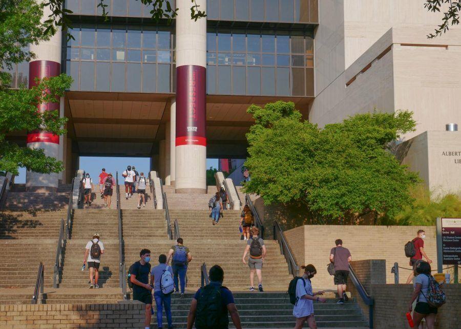 Students make their way through the Alkek breezeway, Monday, Aug. 24, 2020, on Texas State’s San Marcos campus.
