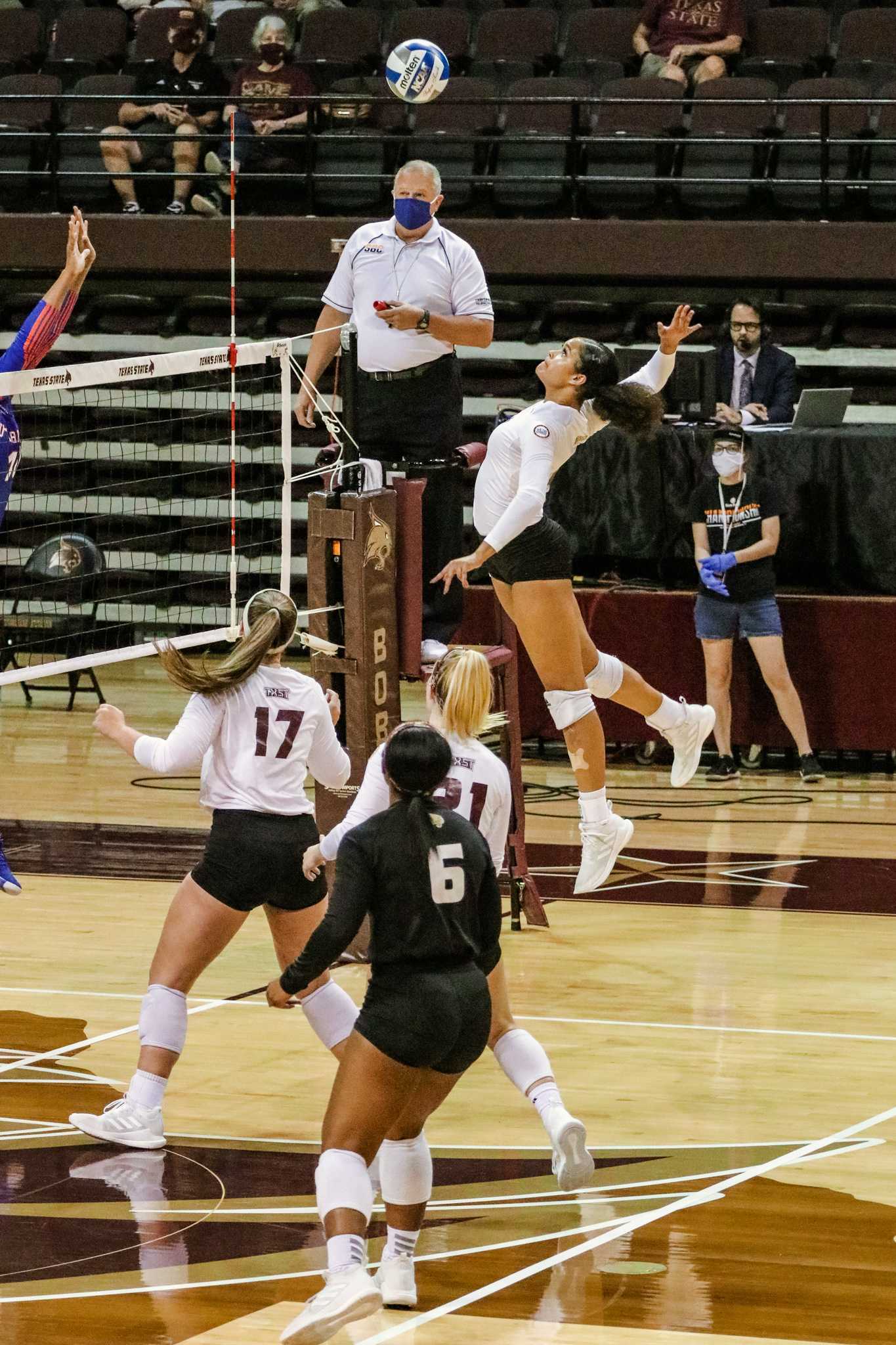 Texas+State+volleyball+sweeps+UT-Arlington+to+remain+perfect+in+Sun+Belt