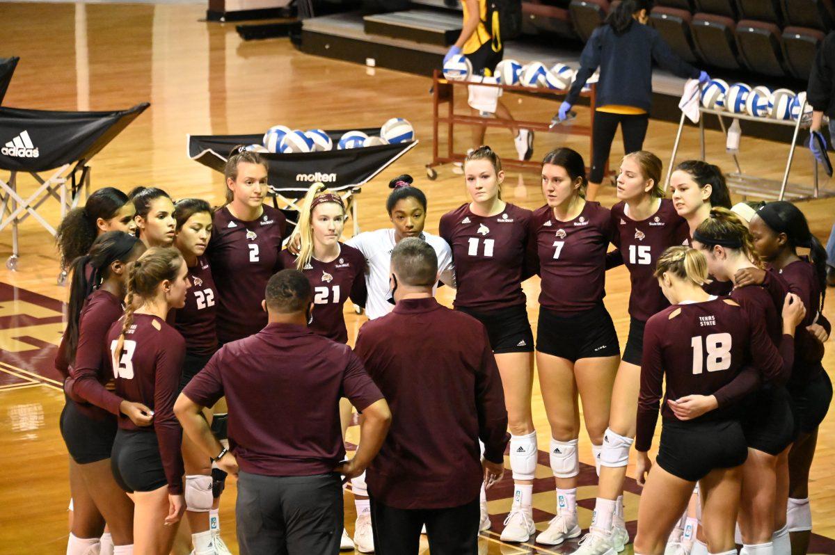 Bobcats+huddle+and+listen+to+volleyball+Head+Coach+Sean+Huiet+before+a+game+against+the+University+of+Arkansas+at+Little+Rock%2C+Friday%2C+Oct.+23%2C+2020%2C+at+Strahan+Arena.+The+Bobcats+won+3-0+against+the+Trojans.
