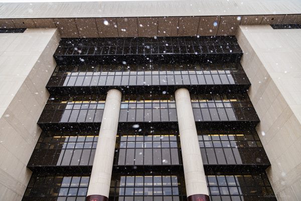 Snow falls upon Alkek Library, Sunday, Jan. 10, 2021, at Texas State.