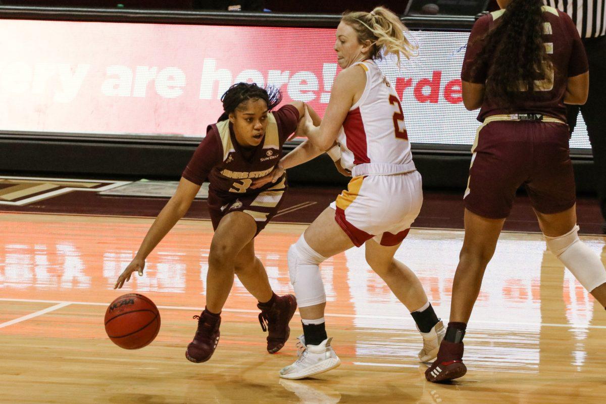 Texas State junior guard Kennedy Taylor (3) dribbles around Warhawk sophomore guard Gara Beth Self (2) during the first quarter of the game, Saturday, Jan. 23, 2021, at Strahan Arena. The Bobcats won 64-50.