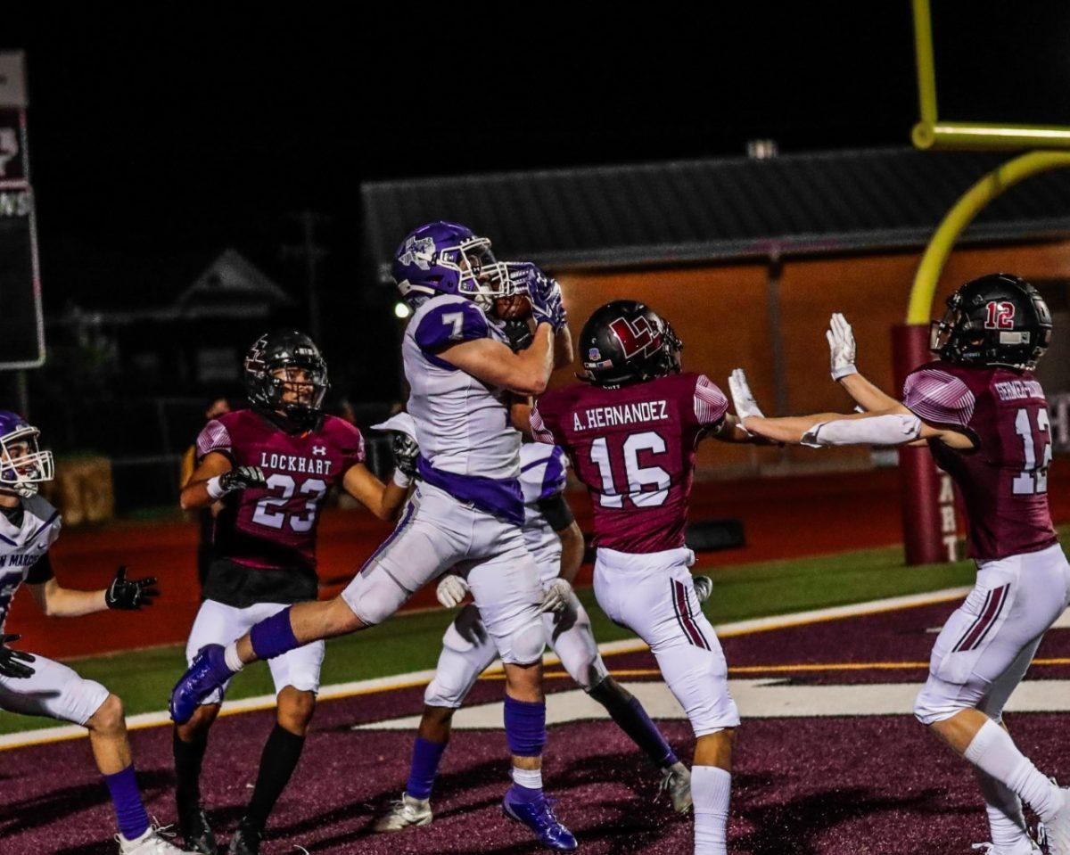 Kannon Webb (7) catches a pass on the final play of the game against Lockhart High School, Friday, Oct. 2, 2020.