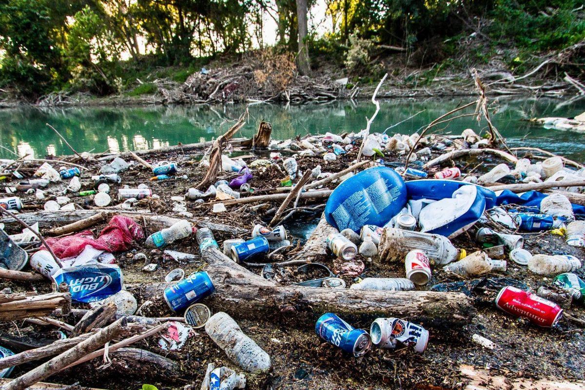 Trash+overruns+the+banks+of+the+San+Marcos+River+after+one+of+many+summer+days+in+which+people+party+and+drink+there+all+day%2C+August+2015%2C+in+Martindale.