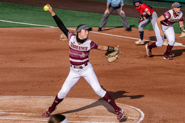 Texas+State+freshman+pitcher+Jessica+Mullins+%284%29+pitches+to+a+South+Alabama+batter%2C+Friday%2C+April+9%2C+2021%2C+at+Bobcat+Softball+Stadium.+The+Bobcats+lost+3-1.