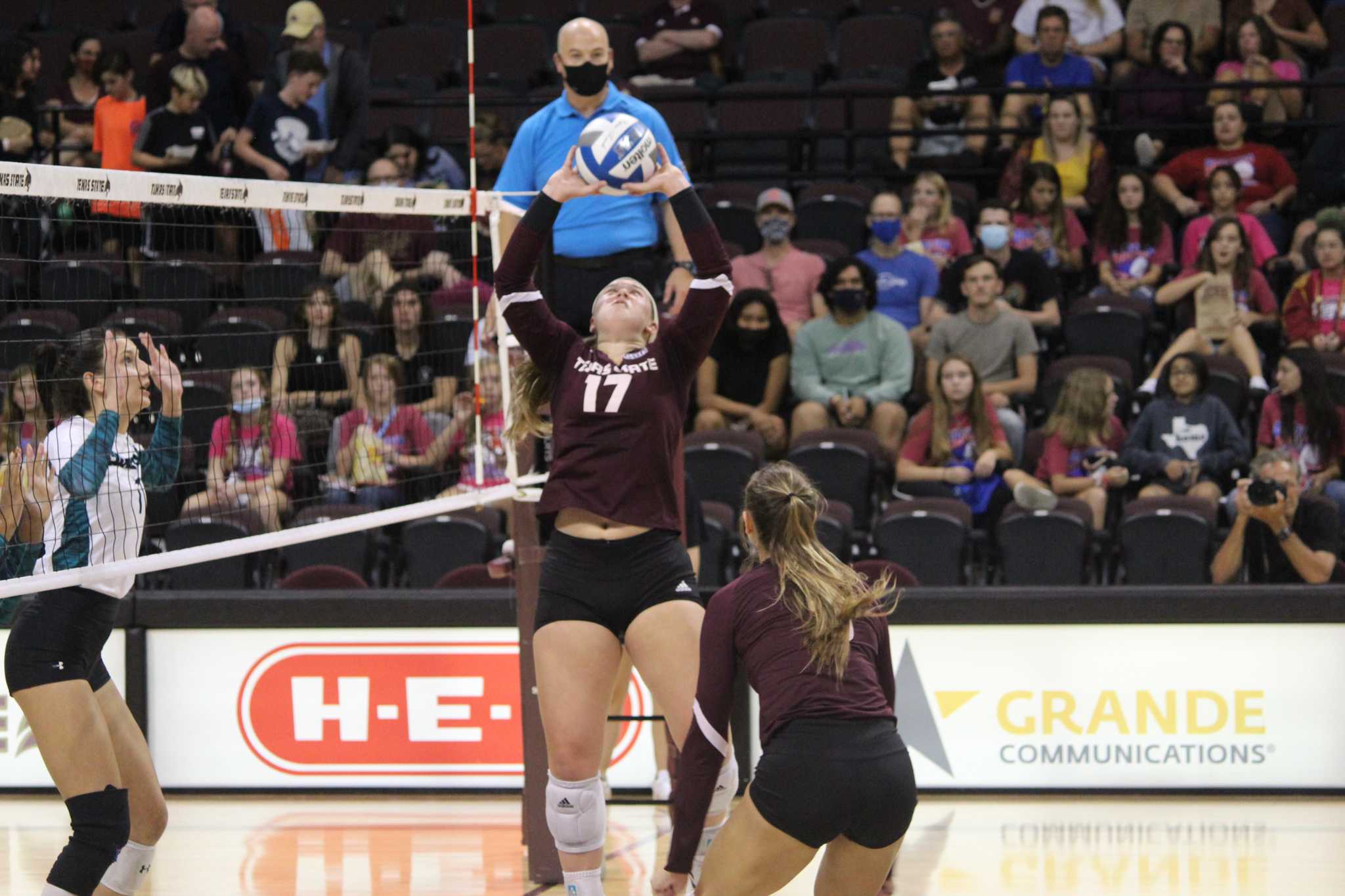 Volleyball+seniors+reflect+on+season%2C+lend+advice+to+incoming+recruits