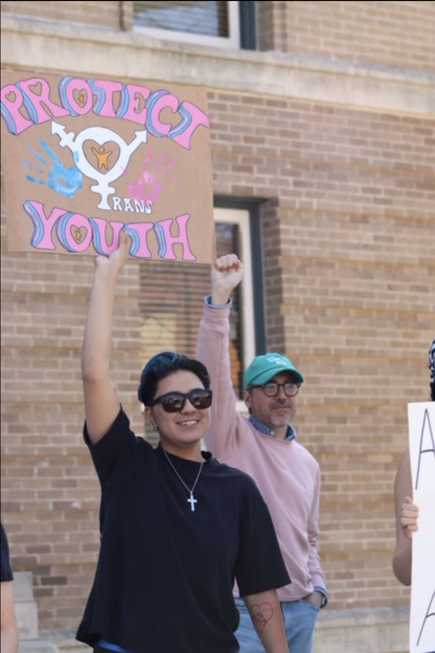 San+Marcos+activists+stand+up+for+transgender+children