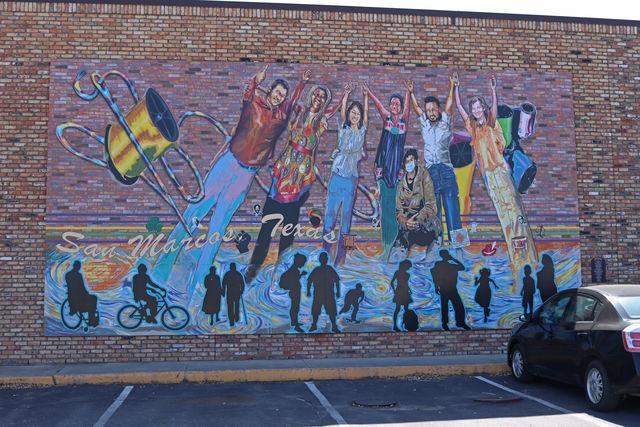 A+photo+of+the+Diversity+Mural%2C+Sunday%2C+April+3%2C+2022%2C+at+E+Martin+Luther+King+Drive+and+S+LBJ+Drive.
