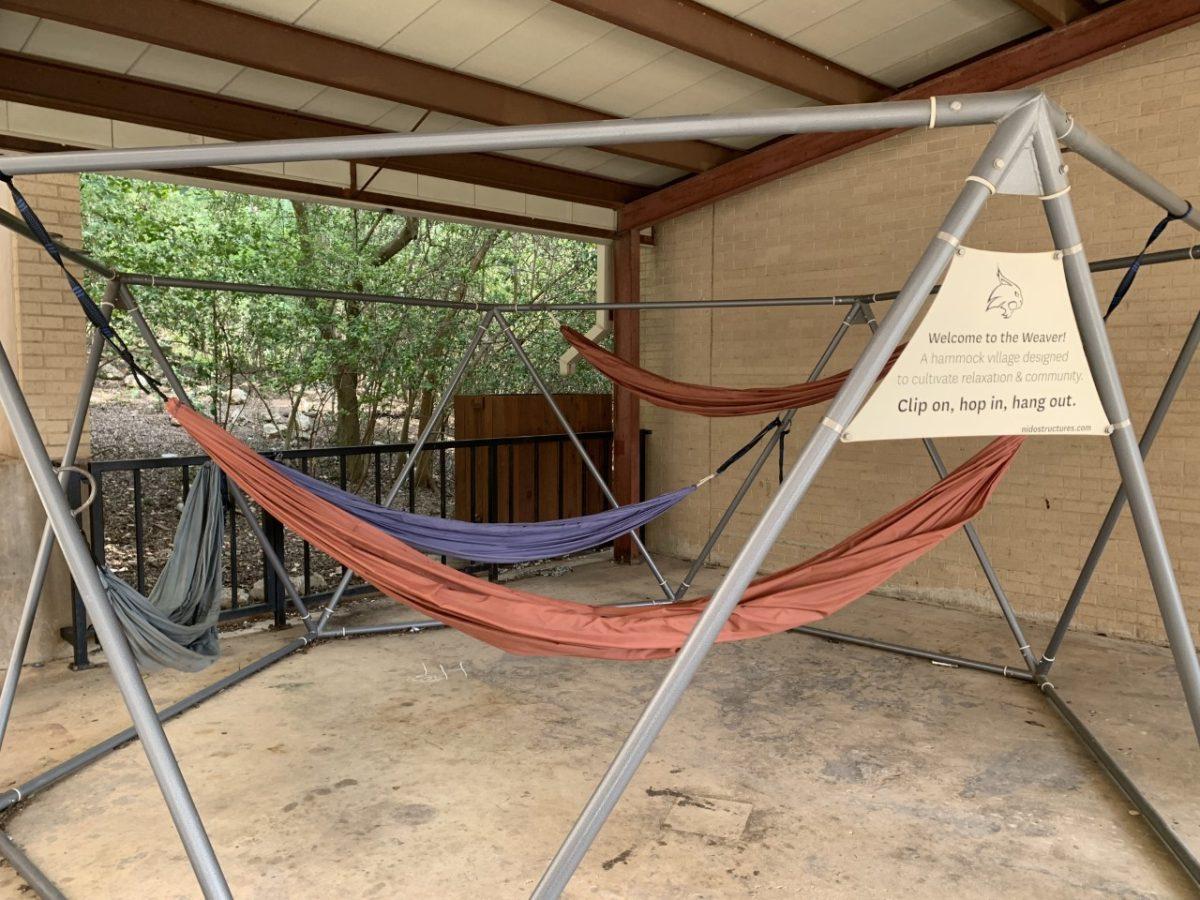 The+Honors+Hammock+Haven+is+set+up+for+students+to+enjoy+in+between+classes%2C+Monday%2C+August+22%2C+2022%2C+outside+of+Lampasas.