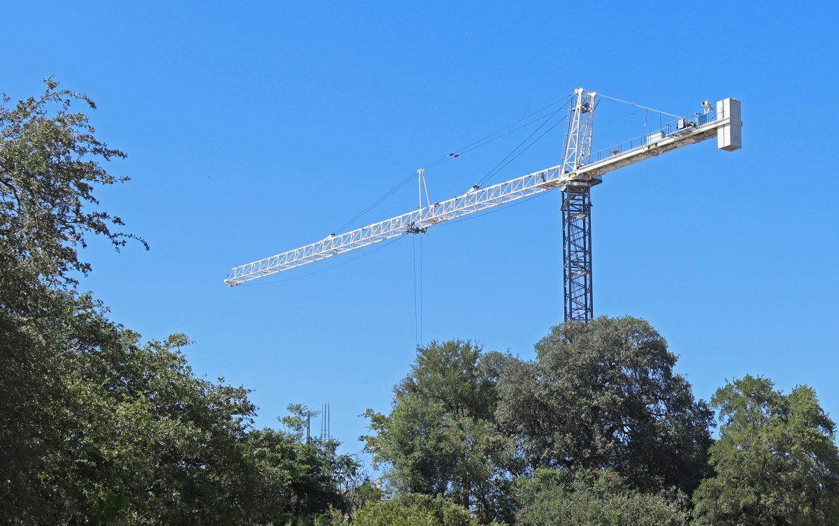 The+Texas+State+construction+crane+towers+over+campus%2C+Tuesday%2C+Sept.+27%2C+2022%2C+at+The+Quad+bus+loop.