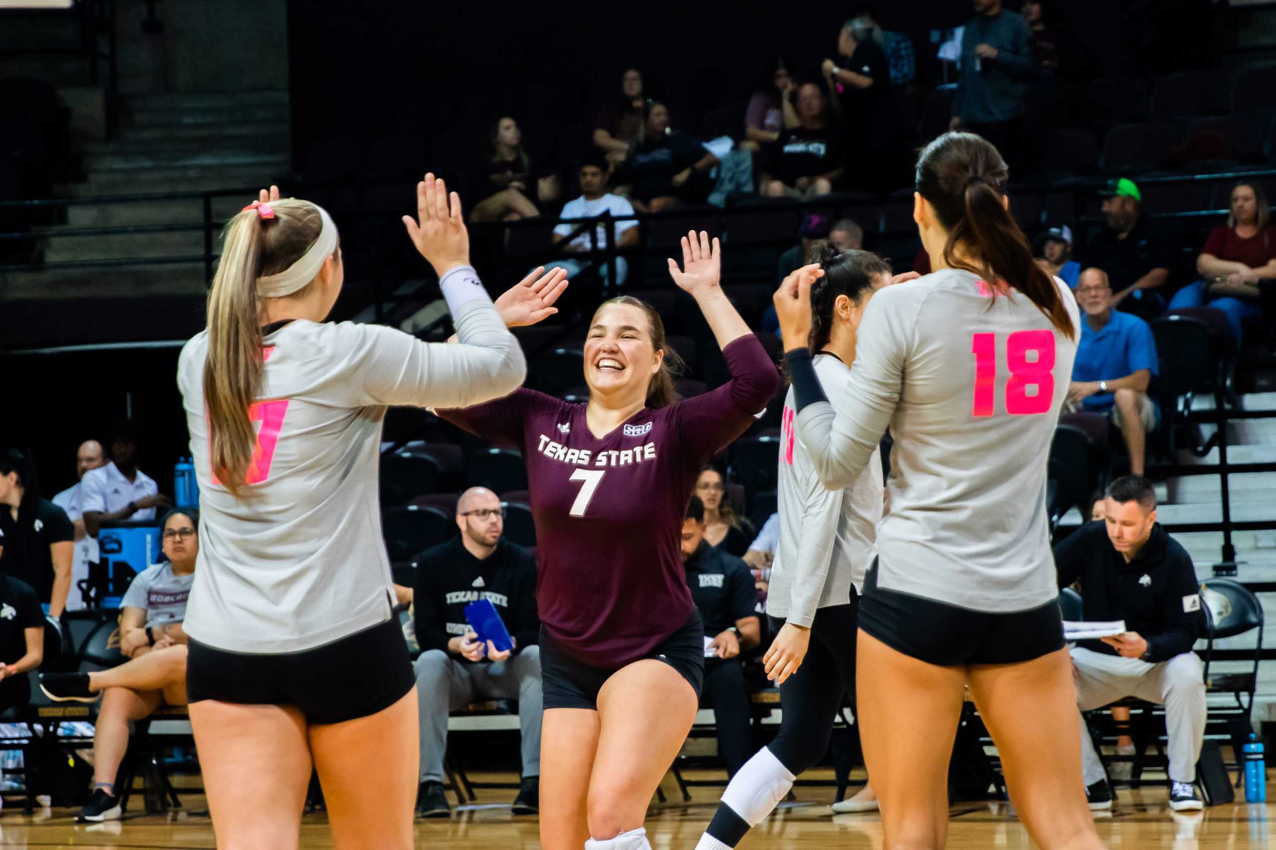 (Photo Gallery): Volleyball vs. JMU – The University Star