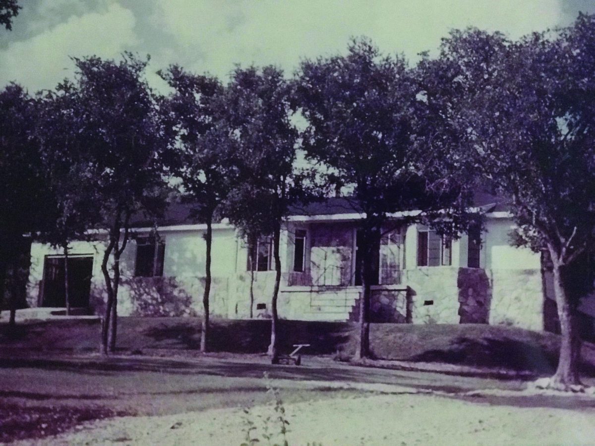 Mr. and Mrs. Lightfoots house before being converted to Grins, 1948, in San Marcos.