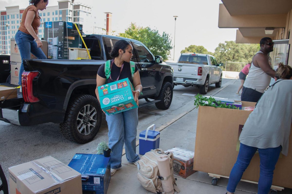 Texas State freshman Akira Moore moves into Tower Hall with the help of her family, Sunday, Aug. 18, 2024.