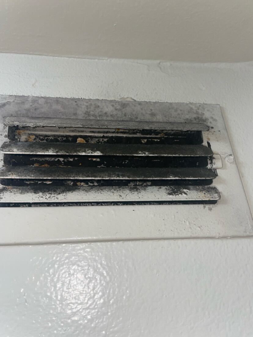 Mold grows on the vent of Morgan Colon's apartment at The Junction during move-in, Sept. 3, 2024.