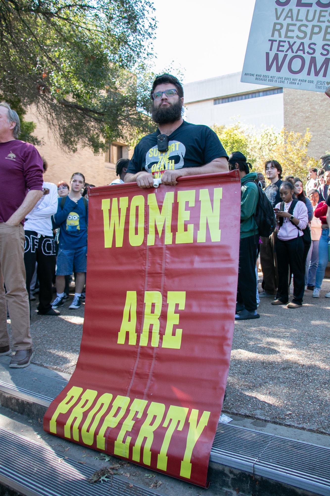 (Photo Gallery) - Demonstrators spark counter-protest of hundreds at TXST