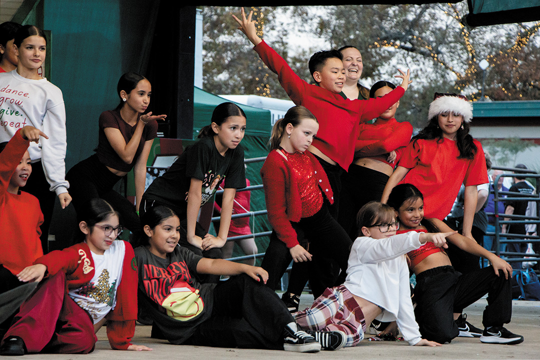 (Photo Gallery) - Hometown Holidays Celebration