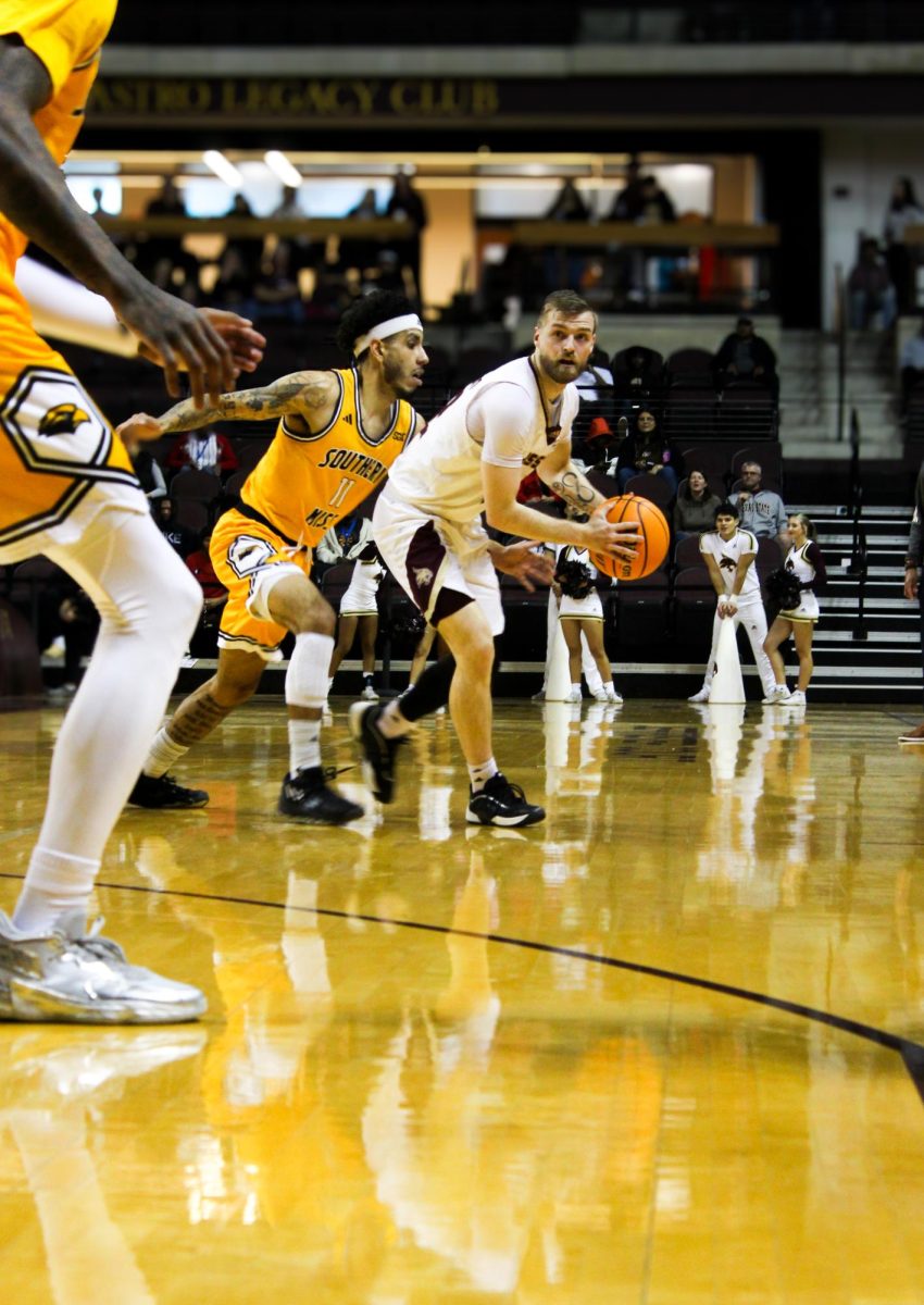 Junior guard Coleton Benson (22) prepares to pass the ball during the game against Southern Miss University, Saturday, Jan. 18, 2025 at Strahan Arena.