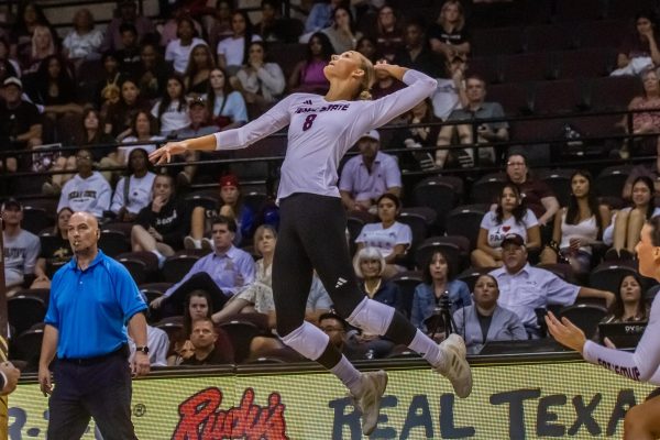 Navigation to Story: Hard-fought reverse sweep gives Bobcats their seventh consecutive win