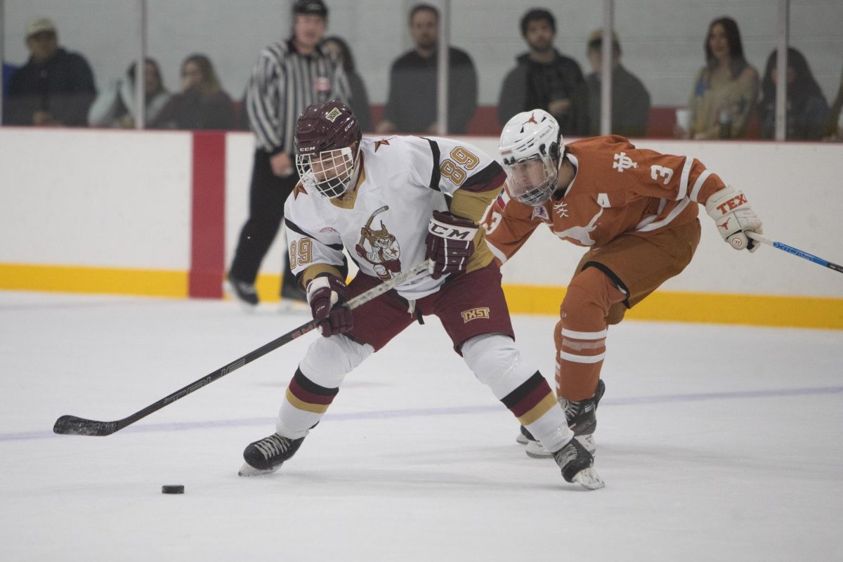 Texas State winger Alexander Chan (89) fights for control over the Puck. Friday, Nov 21, 2025. Texas State lost 3-0.