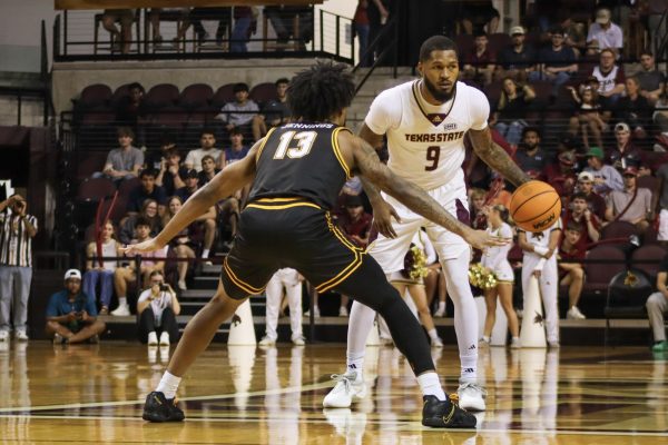Navigation to Story: Weeks scores 32 points to knock Bobcats out of SBC contention