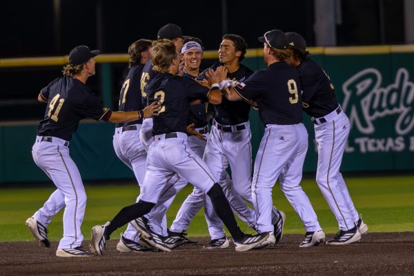 Navigation to Story: ‘Cats still clawing, will play in College Station Regional