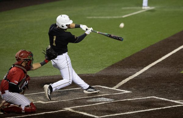 Navigation to Story: Vossos walks-off Marshall, Texas State completes sweep